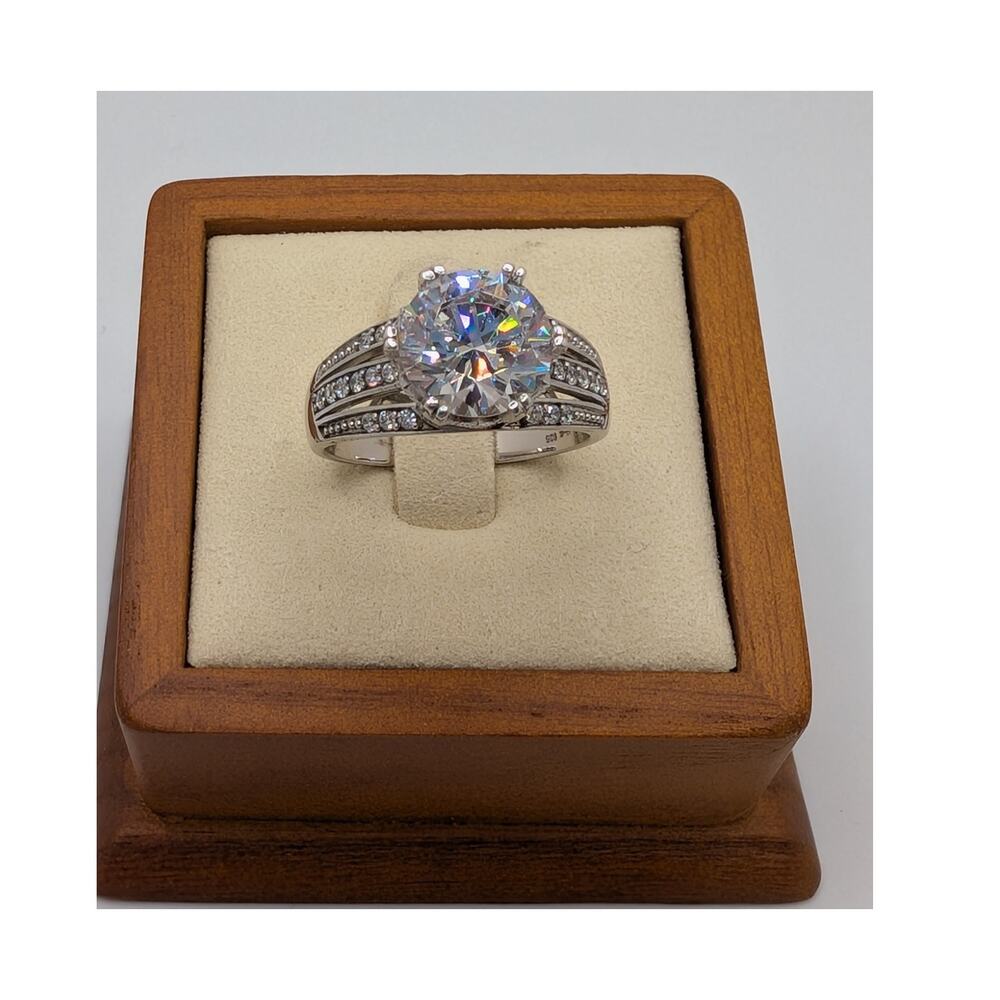 Uncas Sterling Silver and Crown Bezel CZ Cocktail/Travel Ring Size 8
